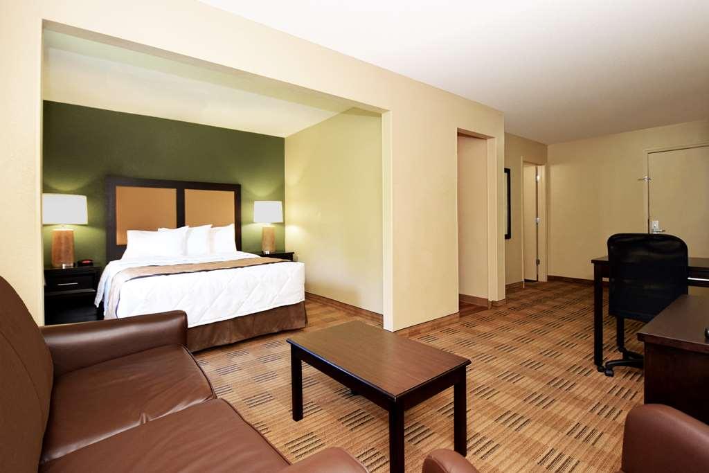 Extended Stay America Suites - Arlington - Six Flags Room photo